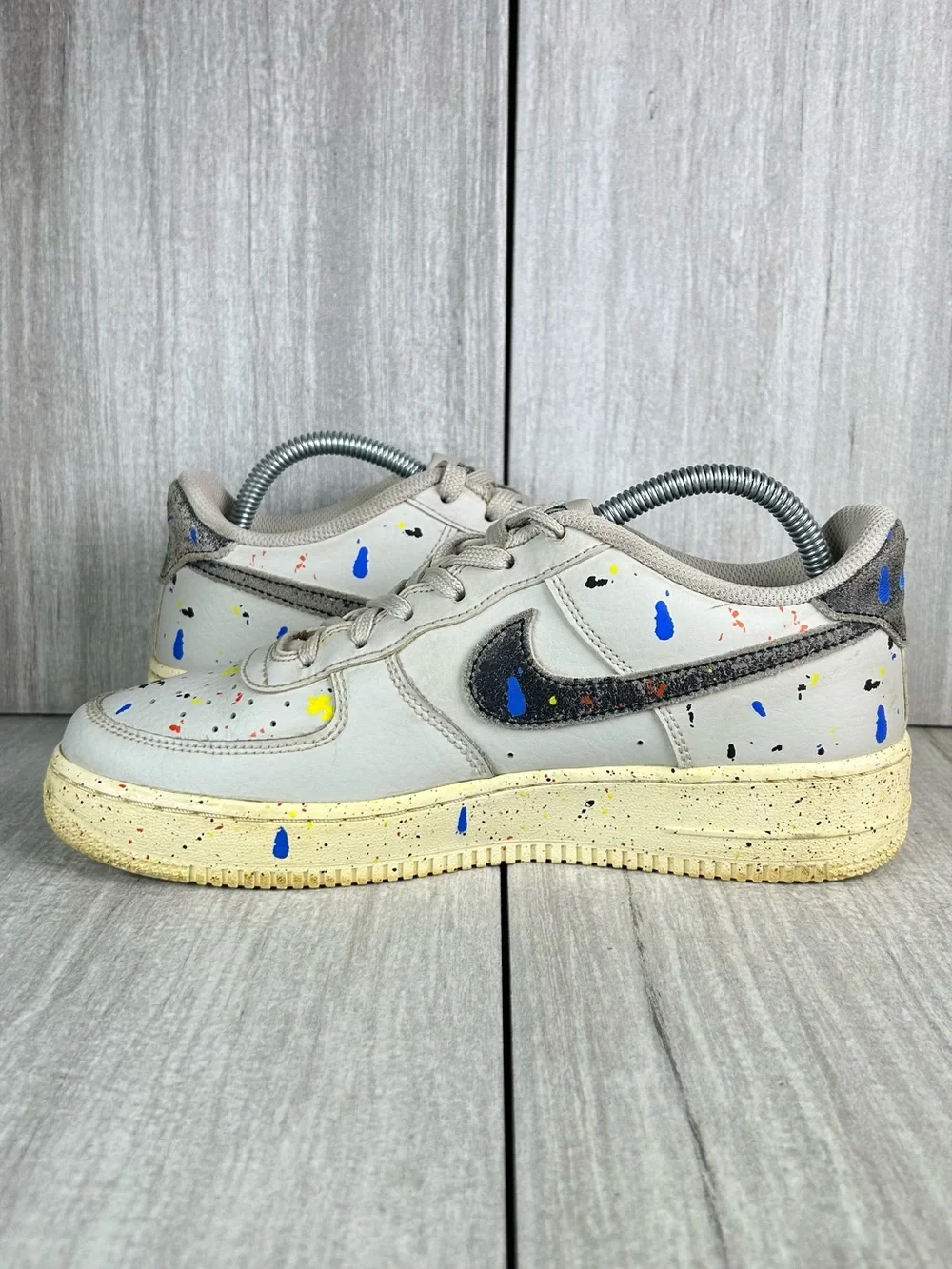 Nike Air Force 1 One LV8 Taupe Paint Splatter Sneaker Shoes Womens Size 8.5 7Y
